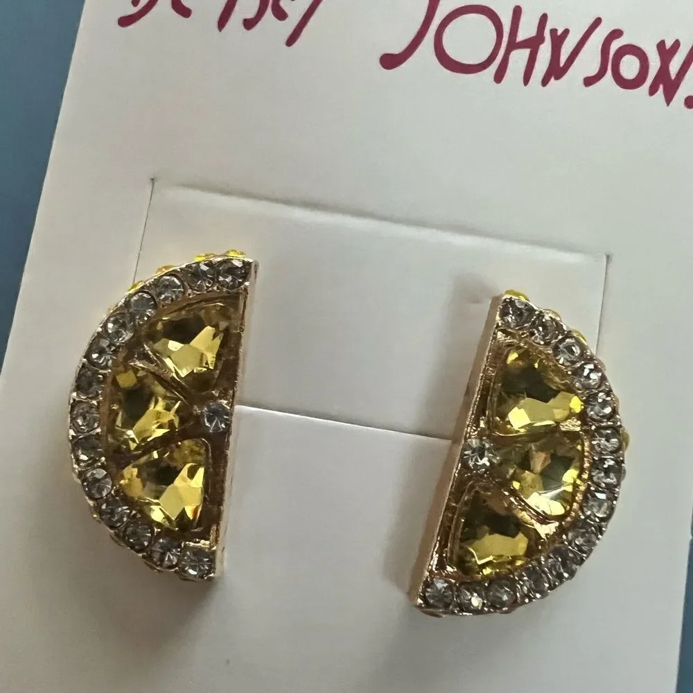 🍋 Betsey Johnson sparkling crystal lemon wedge earrings 🍋